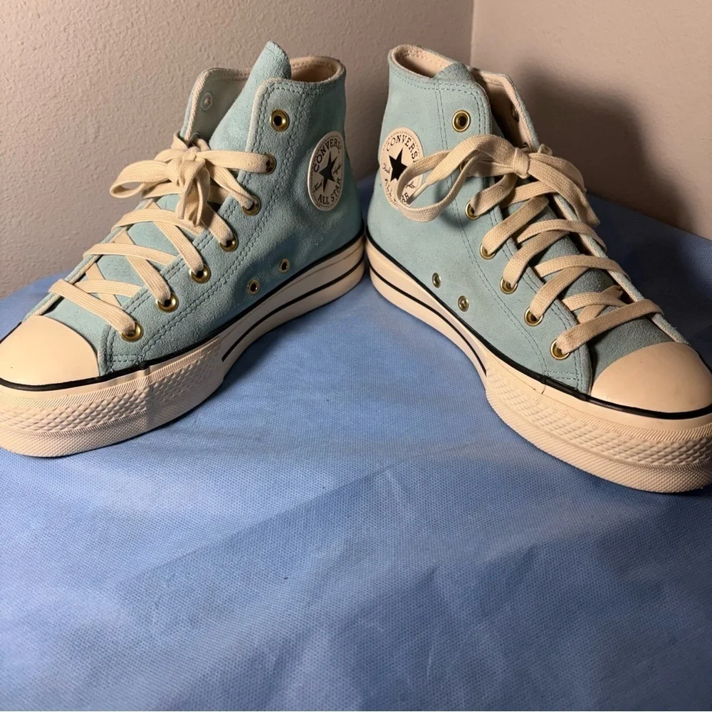 Chuck Taylor All-Star platform high-top sneakers blue suede, like new! Size 8